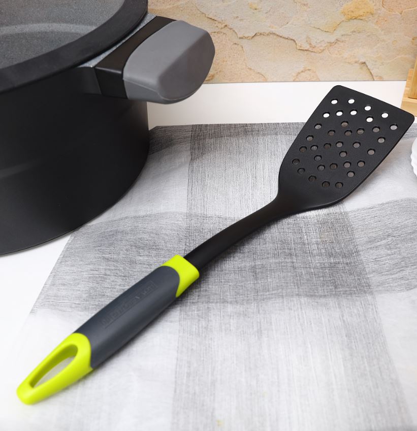 Nylon slotted turner with ABS handle-ROYALFORD-MODEL-RF8909